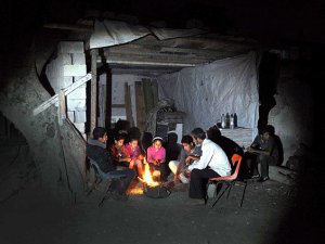 Evlerinin Enkazında Yaşayan Gazzeli Aileler