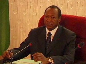 Burkina Faso Devlet Başkanı İstifa Etti