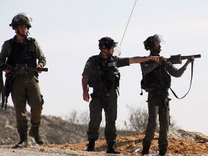 Siyonist İsrail Askerleri 8 Filistinliyi Yaraladı