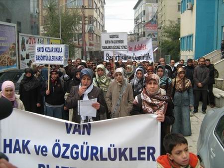 Van’da 116. Başörtüsü Eylemi