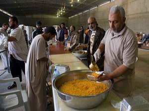 Libya Şafağı Kuvvetlerinin Yemeğini Gönüllüler Pişiriyor