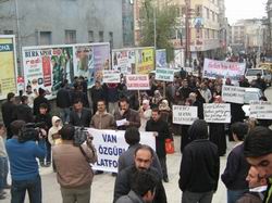 VAN: 117 Haftadır Meydanlardayız!