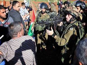 İsrail Filistinlilere Gerçek Mermiyle Müdahale Etti