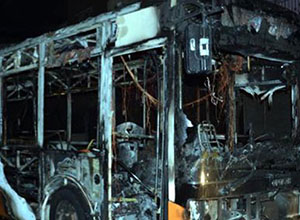 Gaziantep'te İçinde Yolcu Olan Otobüs Ateşe Verildi