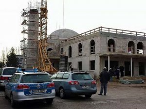 Almanya'da İnşaat Halindeki Camiye Irkçı Saldırı
