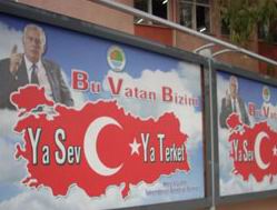 İskenderun’da “Ya Sev Ya Terk Et!” Afişi