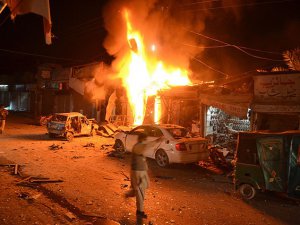 Pakistan'da Bombalı Saldırı: 30 Yaralı