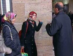 Özürlü Annelerine de Başörtüsü Zulmü