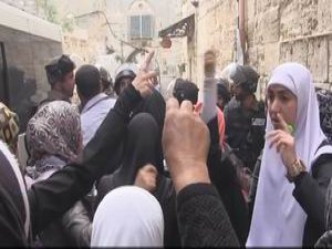 Tekbir Getiren Filistinli Kadınlara Gözaltı