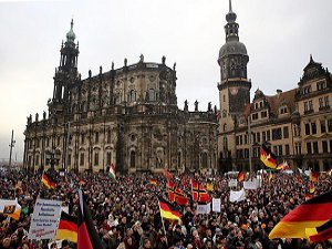 Almanya'da İslam Karşıtı Gösteriler Devam Ediyor