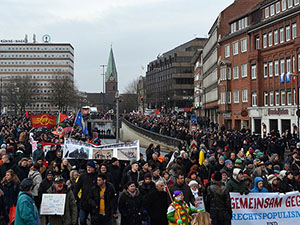 Almanya'da PEGIDA Karşıtı Gösteri