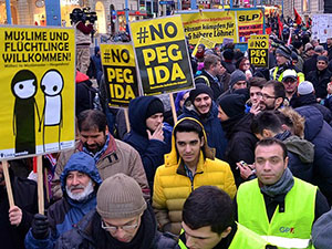 Avusturya’da PEGIDA’ya Büyük Tepki (FOTO)