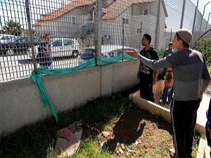 Filistinli Aile Siyonist Yerleşimcilere Direniyor (FOTO)