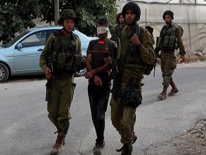 İsrail 21 Filistinliyi Gözaltına Aldı