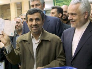 İran'da 700 Milyar Dolarlık Yolsuzluk İddiası