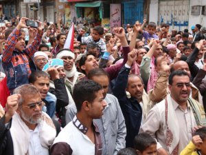 Yemen'de Hadi'ye Destek Gösterisi Düzenlendi