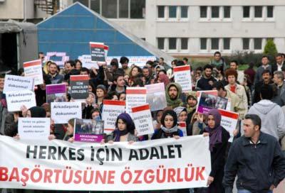 Boğaziçi'nde başörtüsü eylemi
