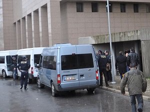 İzmir'de "Paralel Yapı" Operasyonu: 7 Gözaltı