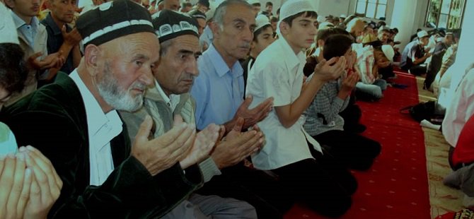 Tacikistan'da Teravih Namazı İçin Evlerde 10 Kişilik Cemaat İzni!