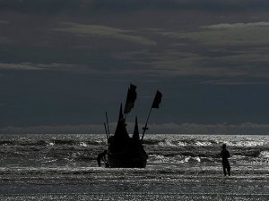 Rohingya Müslümanlarını Taşıyan Tekneler Kıyıya Vurdu