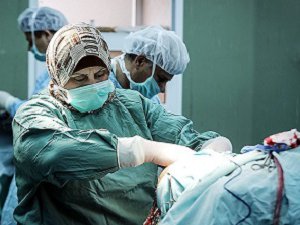 Gazze'nin Tek Kadın Beyin Cerrahı