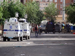 Diyarbakır'da 3 Kişi Gözaltına Alındı