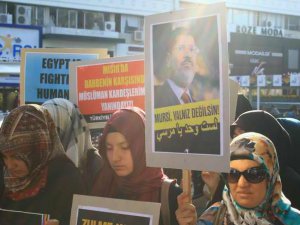 Sisi Cuntasının İdam Kararlarına Antalya'da Protesto