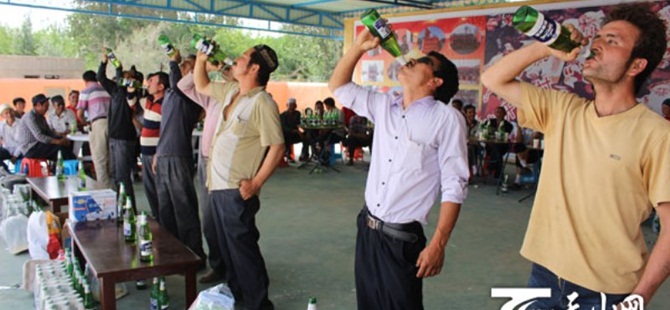 Çin Zulmü: Ramazan'da İçki Yarışması