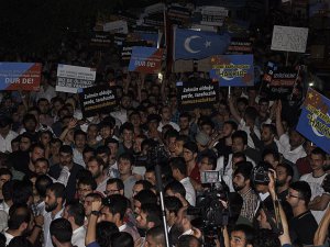 Çin'in Doğu Türkistan'daki Saldırılarına Protesto