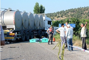 Tarım İşçisi Taşıyan Kamyonetle Süt Tırı Çarpıştı: 15 Ölü