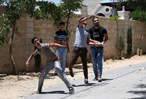 Taş Atarak Direnen Filistinlilere 20 Yıl Hapis Cezası