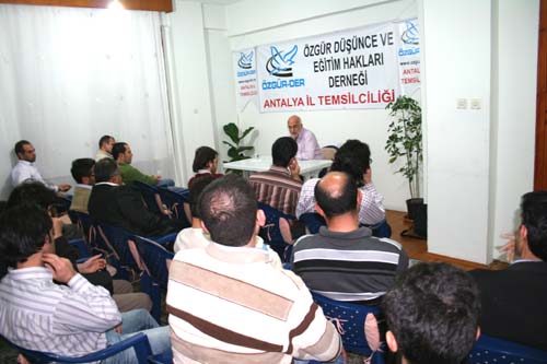 Antalya'da Hamza Türkmen sunum yaptı
