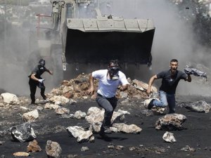 İsrail Askeri Buldozerlerle Kenti Bastı