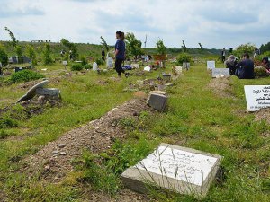 Danimarka'da Müslüman Mezarlığına Saldırı