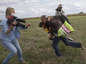 Mülteciye Çelme Atan Kadın Kameraman Kovuldu