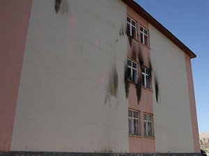 Van'da İlkokula Saldırı