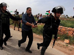 Siyonistler Hamas'ın Milletvekilini Gözaltına Aldı