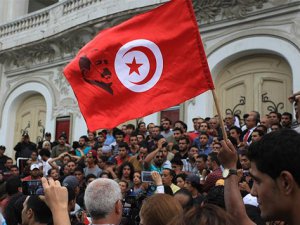 Tunus'taki İç Çekişmeler Hükümeti Zayıflatıyor