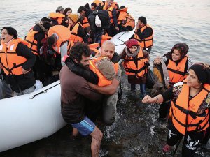 Yunanistan'ın Nüfusu Kadar Suriyeli Göç Etti!