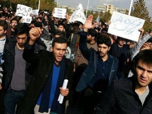 İran'daki Azeriler Irkçılığa Tepkili