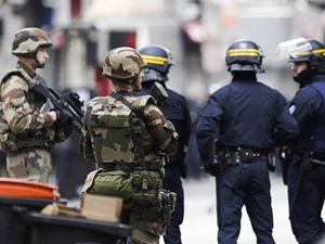 Fransa'da Polis ve Jandarma Alarma Geçirildi