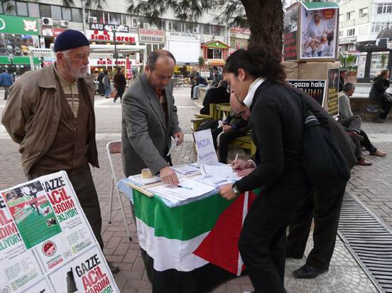 Antalya’da Filistin İçin İmza Kampanyası