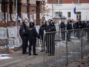 Türkiye'nin Moskova Büyükelçiliği'ne Taşlı Saldırı