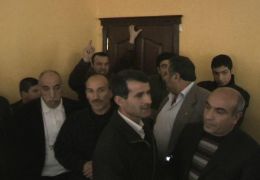 Mazlumder Üyelerinden AK Parti Binasına İşgal