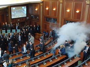 Kosova'da 5 Milletvekili Daha Gözaltına Alındı