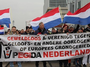 Hollanda'da İslâm Düşmanı PEGIDA Gösterisi!