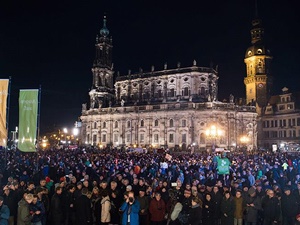 Almanya'da PEGIDA Taraftarları ile Karşıtları Gösteri Yaptı
