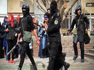 Mısır'da Bir Yılda Bin 10 Öğrenci Gözaltına Alındı