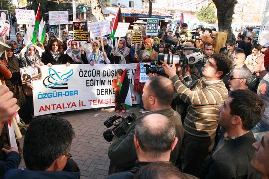 Antalya'da İsrail Vahşetine Protesto