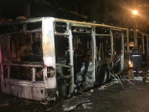 Gazi Mahallesi'nde Belediye Otobüsüne Saldırı!
